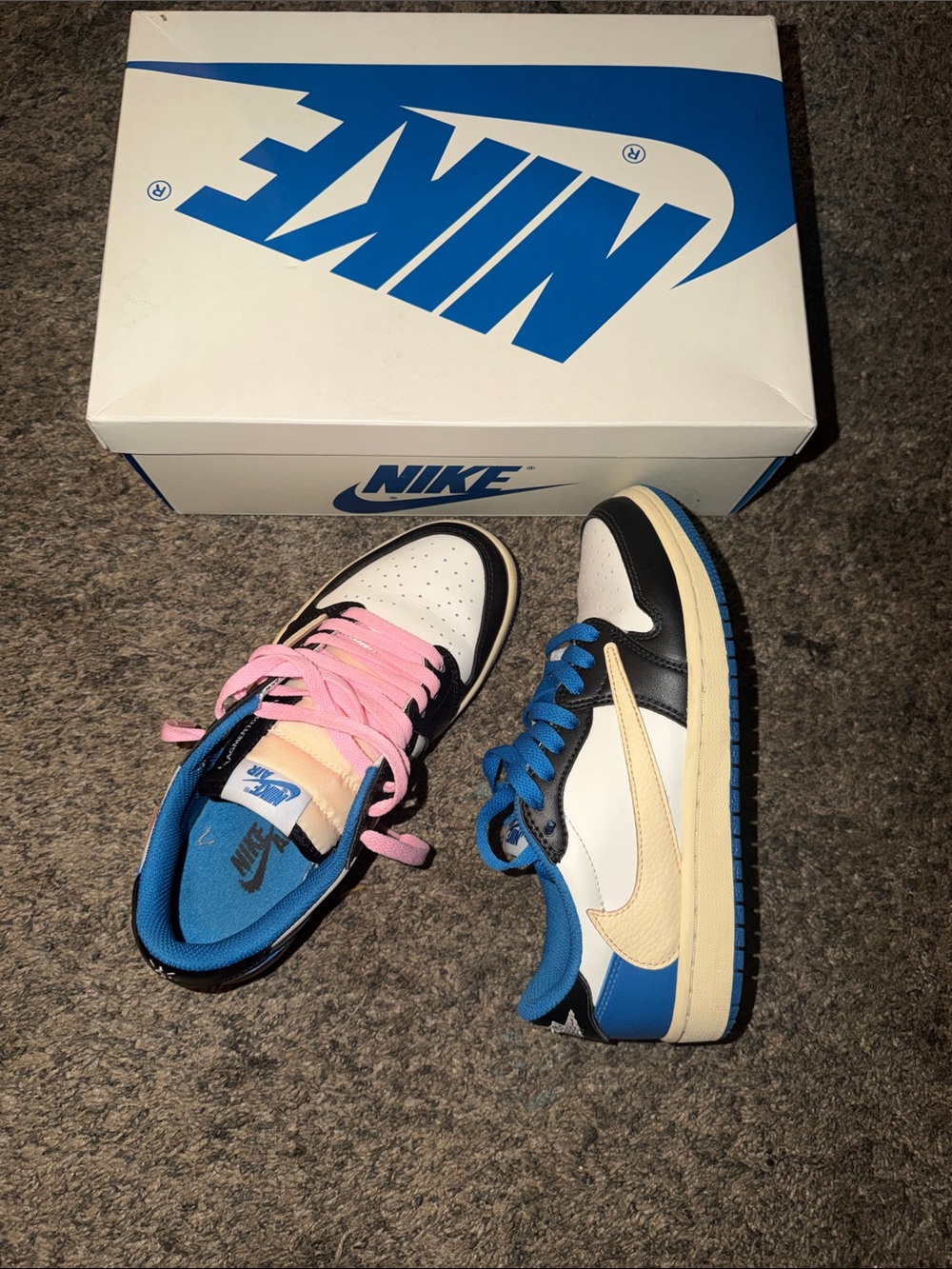 Travis Scott x Fragments Jordan 1 low Auth with box and all laces 6 men/ 7.5 W